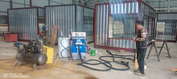 聚脲噴涂機(jī)器.jpg