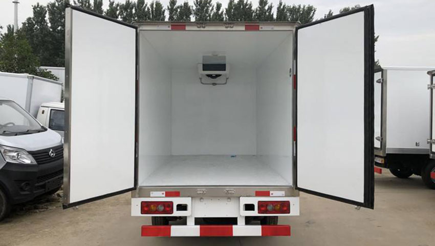 冷鏈冷藏車(chē)廂噴涂聚氨酯保溫保冷_聚氨酯噴涂機(jī)-京華邦威
